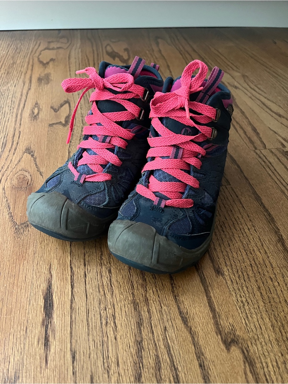 Merrell girls hiking boot - size 2 - great condition